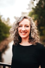Shari Headshot Fall 2024
